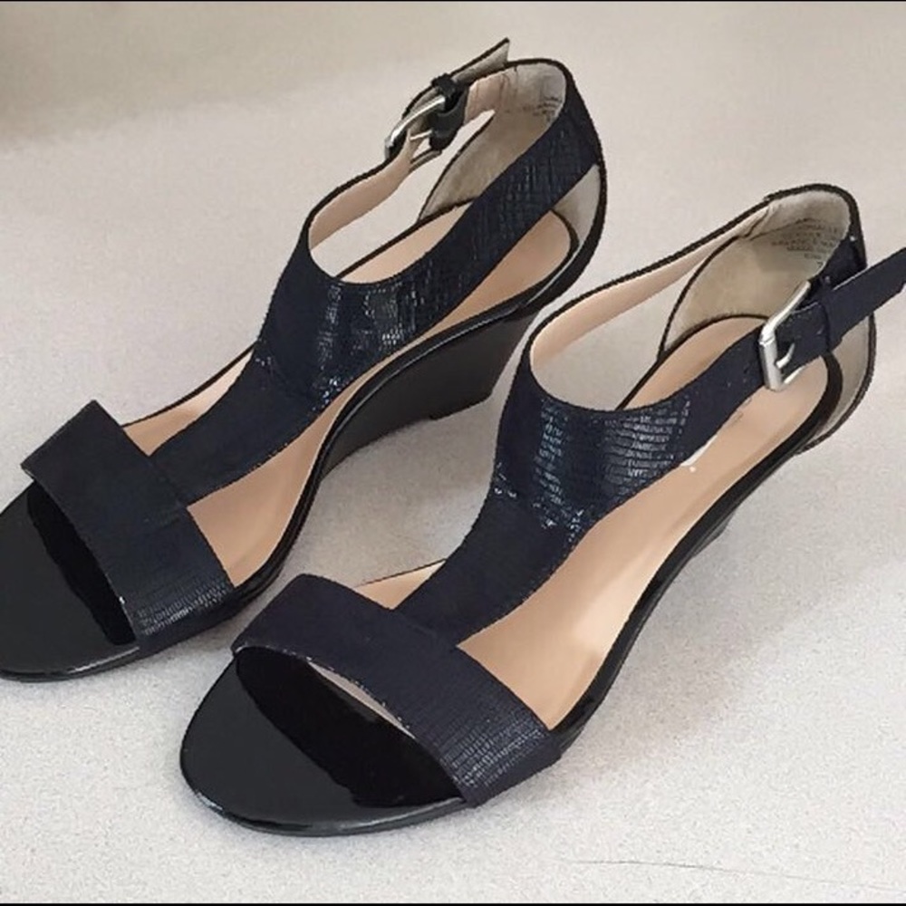 Black wedge heels
