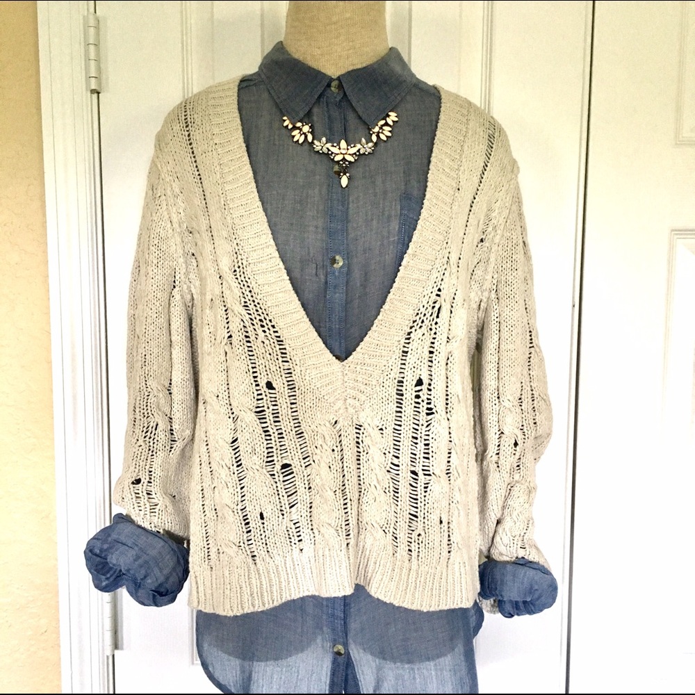 Banana Republic Crop Deep V-neck Sweater L
