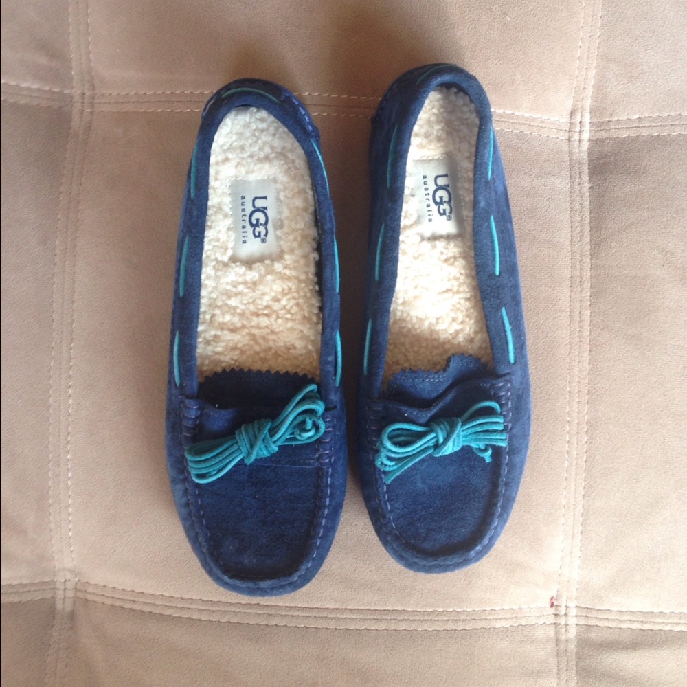 UGG slippers like new