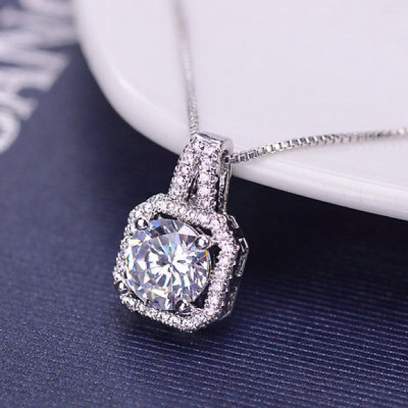 🌷NEW🌷Sparkling AAA CZ pendant in silver - Picture 2 of 6