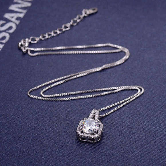 🌷NEW🌷Sparkling AAA CZ pendant in silver - Picture 3 of 6