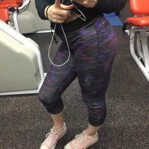 CAPRI NIKE TRAINING TIGHTS SIZE SMALL