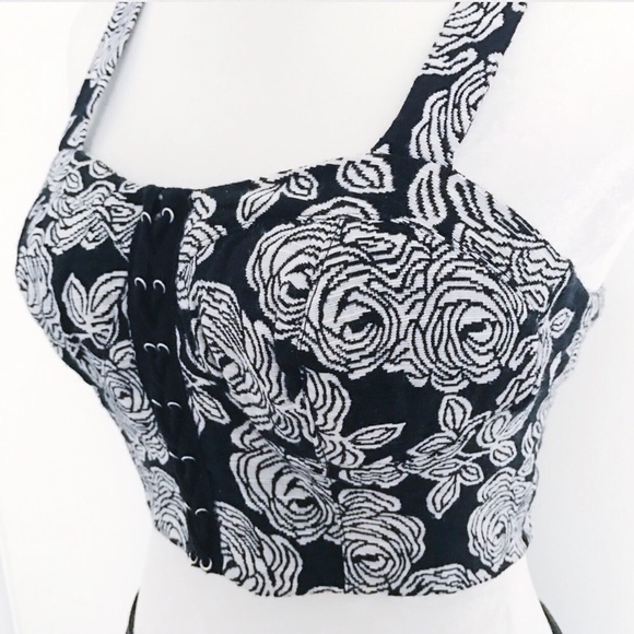 *PRICE DROP!* Black & White Floral Crop Top - Picture 2 of 7