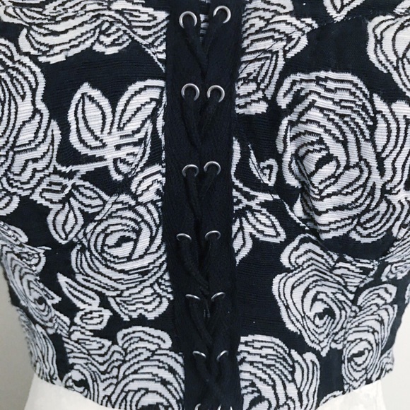 *PRICE DROP!* Black & White Floral Crop Top - Picture 3 of 7