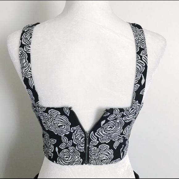 *PRICE DROP!* Black & White Floral Crop Top - Picture 4 of 7