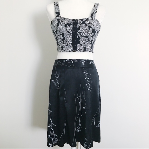 *PRICE DROP!* Black & White Floral Crop Top - Picture 7 of 7
