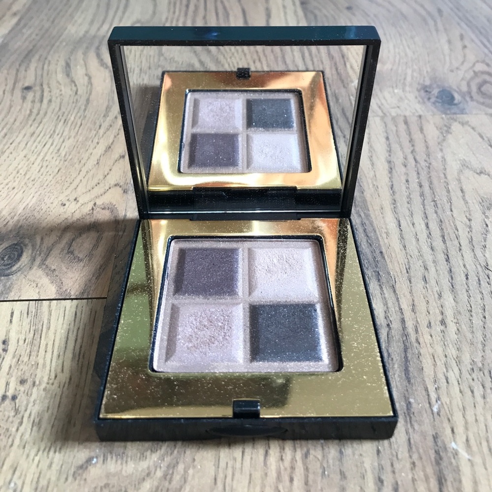 Natural tone makeup pallet