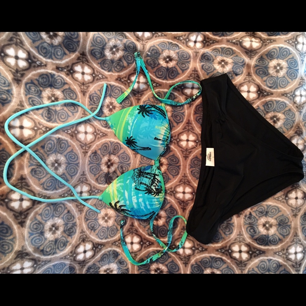 ✨✨ SOLD!!! ✨✨ Bikini top and bottoms
