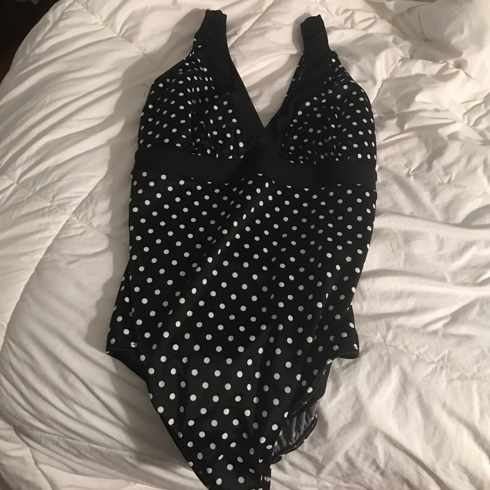Black & White Polka Dot Swimsuit -- Size 24W