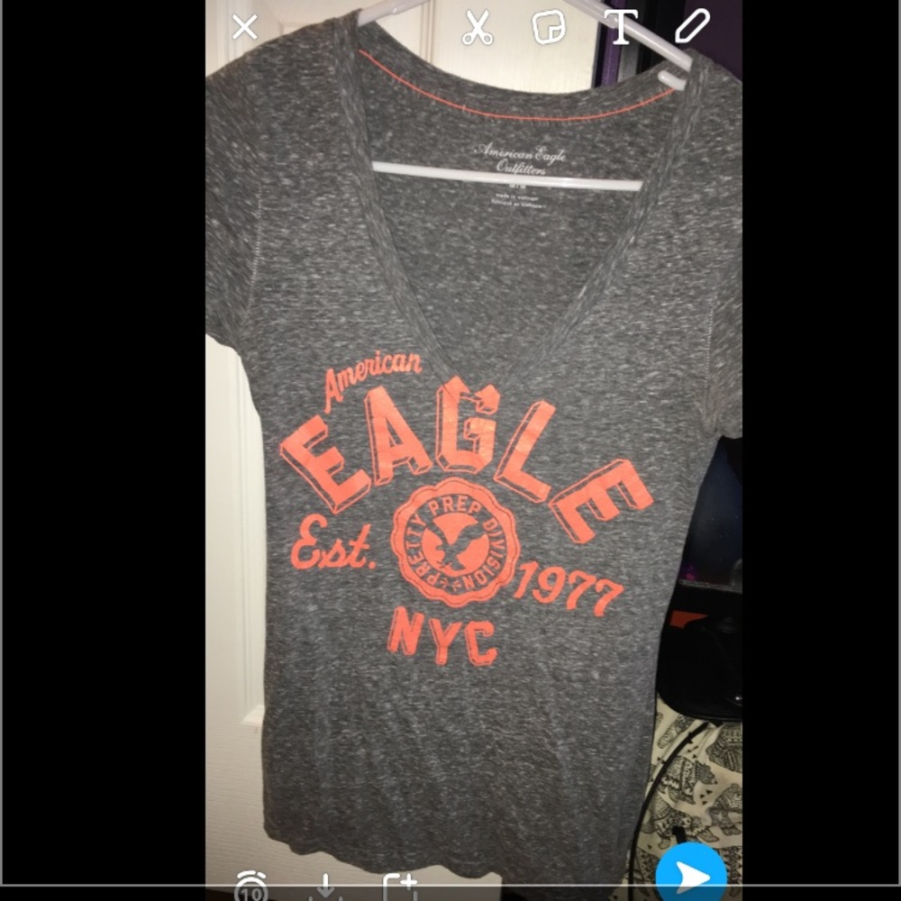 american eagle v neck tee