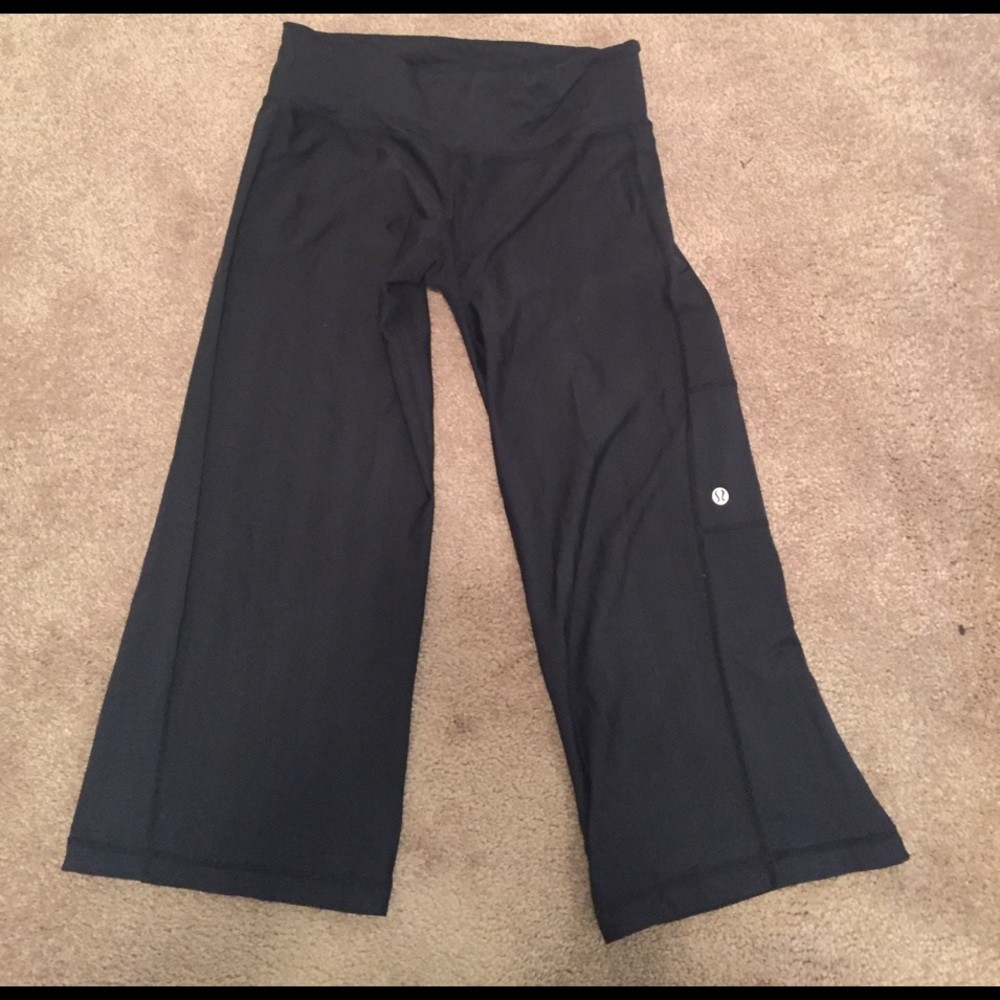 Lululemon small/ black Capri workout pants