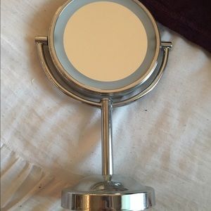 Battery operated makeup mirror