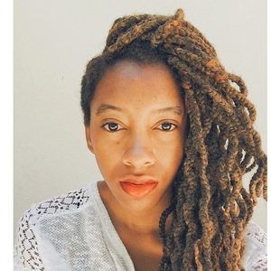 Meet your Posher, Caitlin