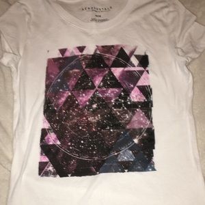 White graphic tshirt