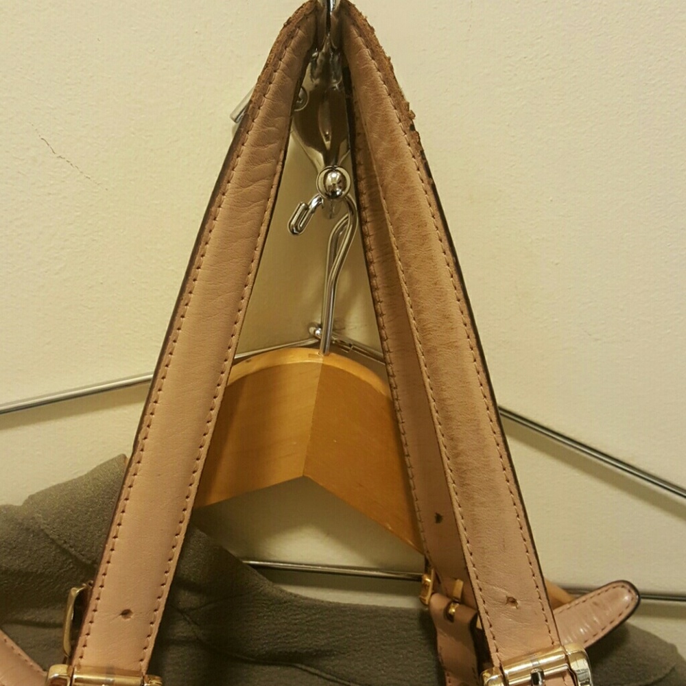 Michael Kors laptop purse,  amazing for travel - Picture 3 of 5