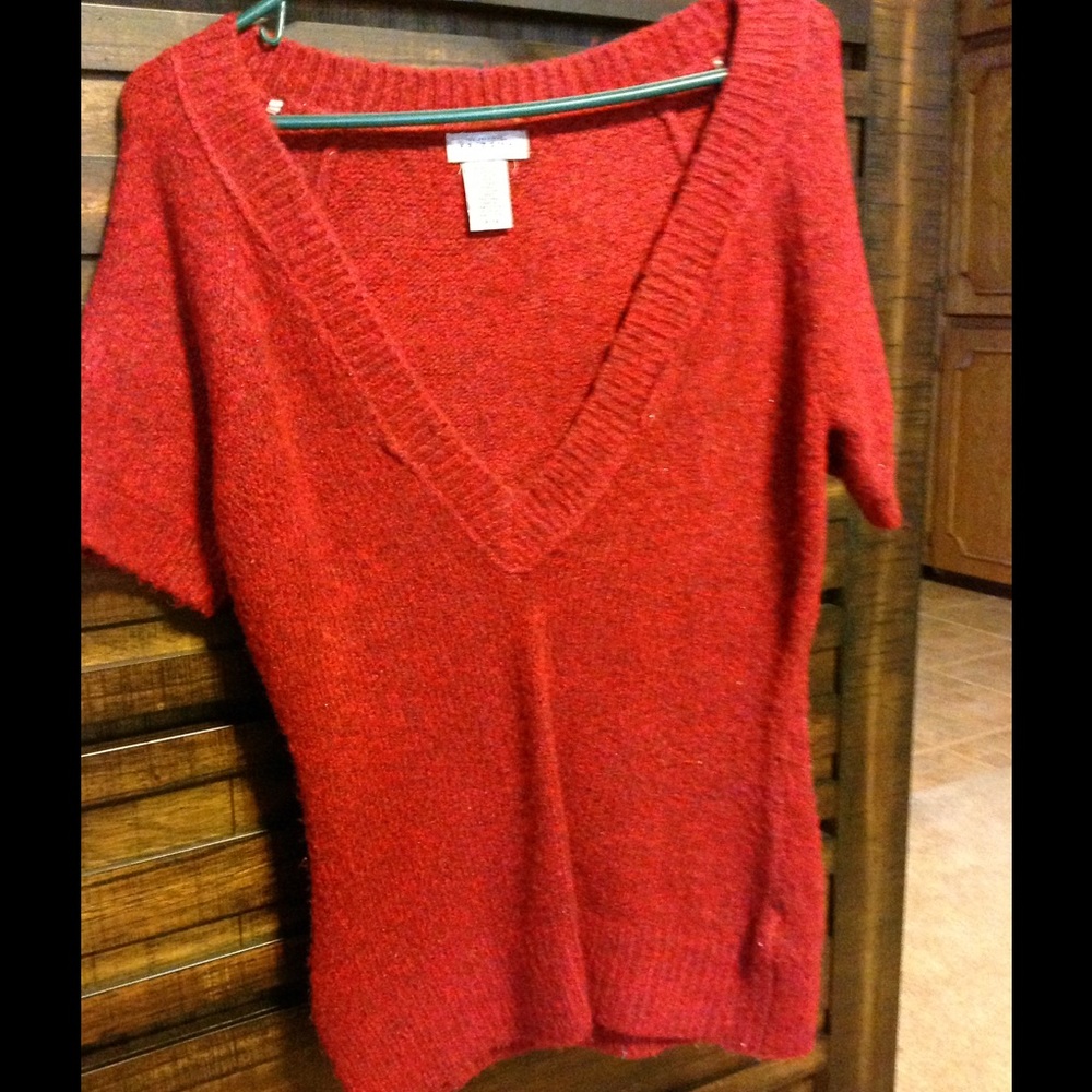 Red sweater sz m ,fits long and can be belted.