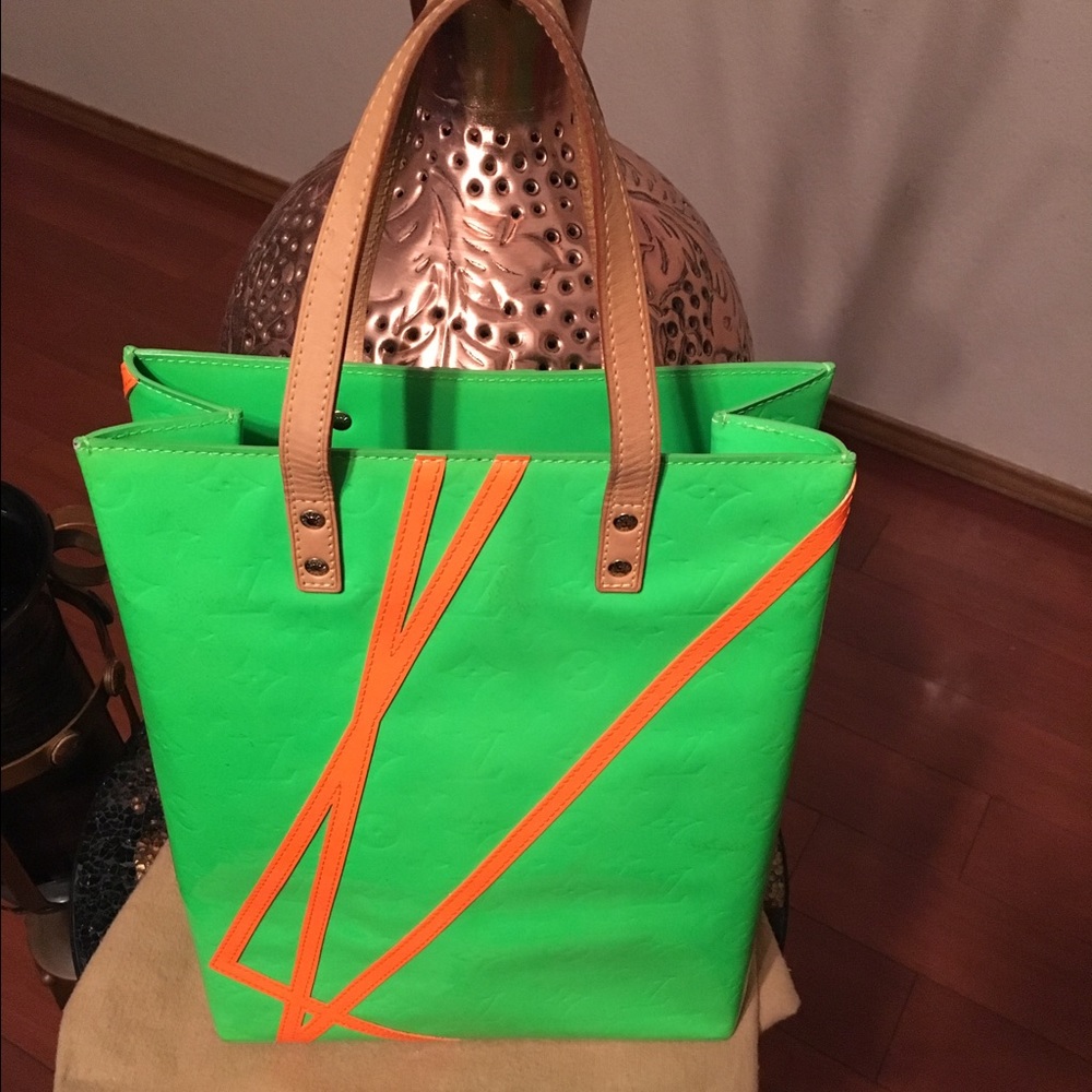 Authentic LV READE MM Robert Wilson
