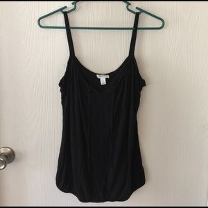 🌈SALE! Cute and simple black tank!