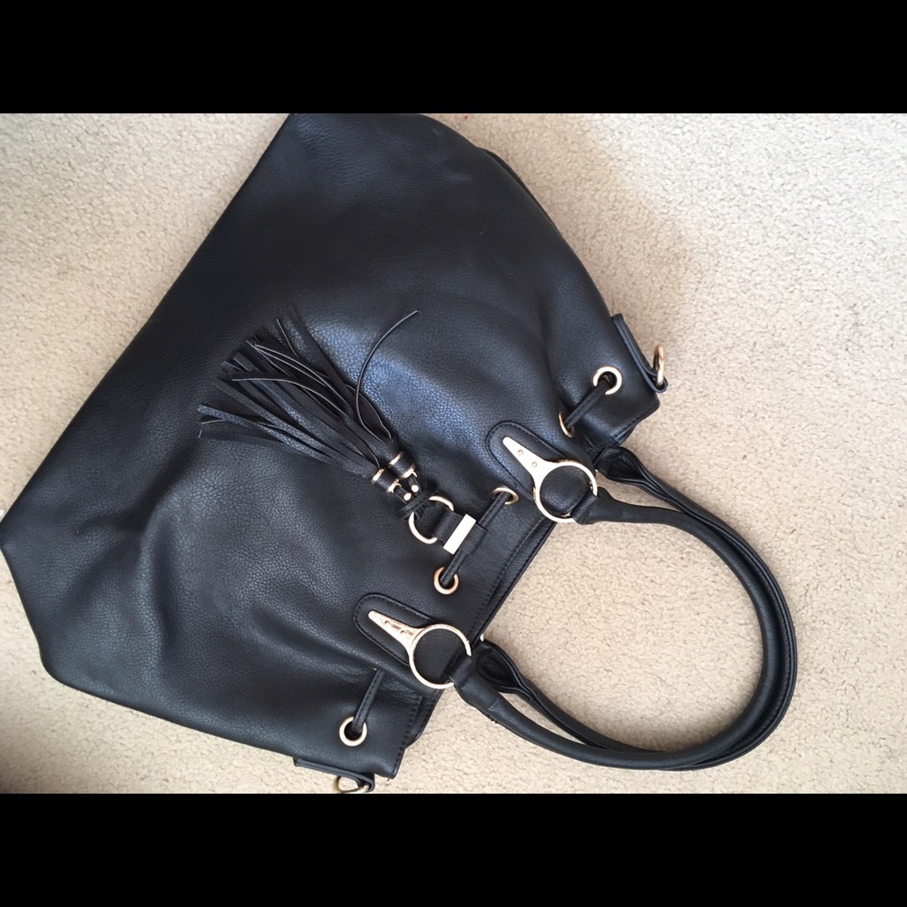 Black tassel bucket bag