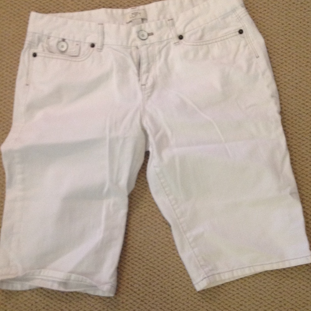 Loft white denim knee-length shorts
