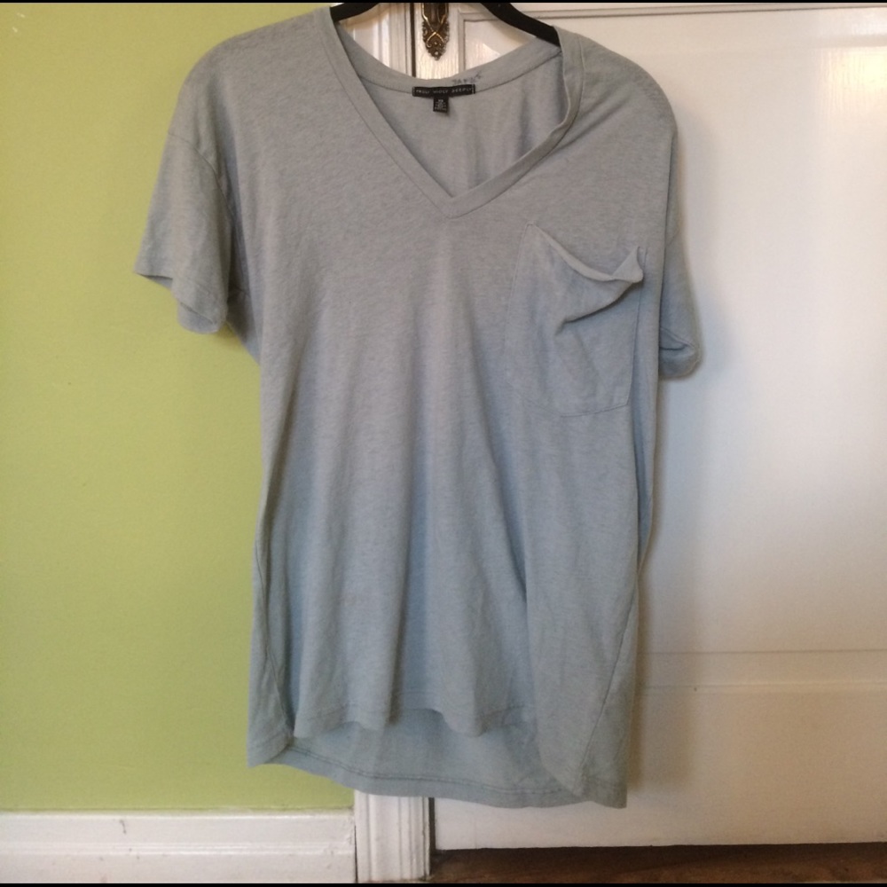 Gray v-neck t-shirt with pocket