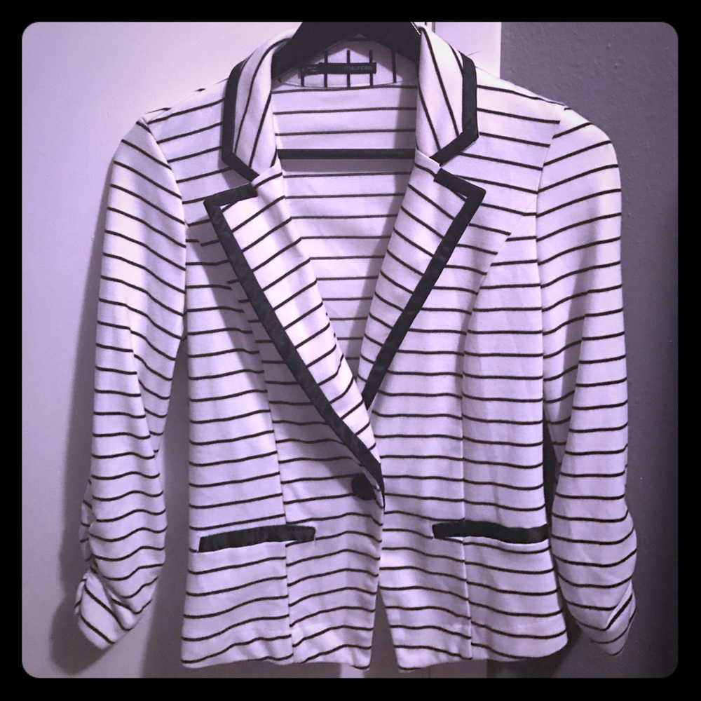 3/4 sleeve pinstripe blazer
