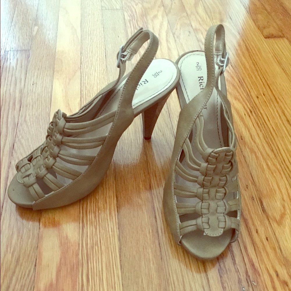Heels with front support.