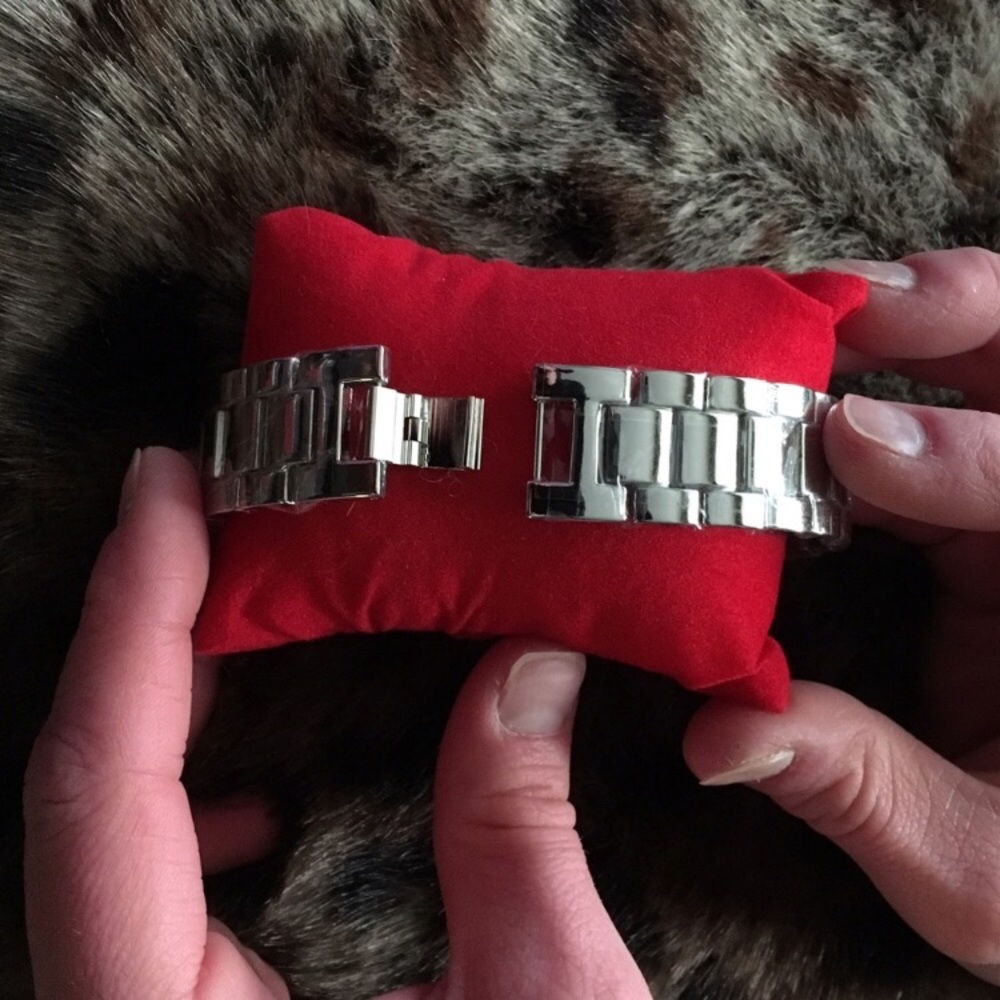 Large Crystal Wristwatch, Silver or Rose Gold - Picture 4 of 7