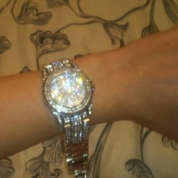 Large Crystal Wristwatch, Silver or Rose Gold - Picture 5 of 7