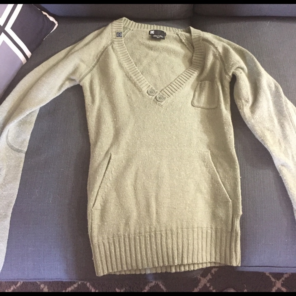 Green DC V-neck Sweater size small