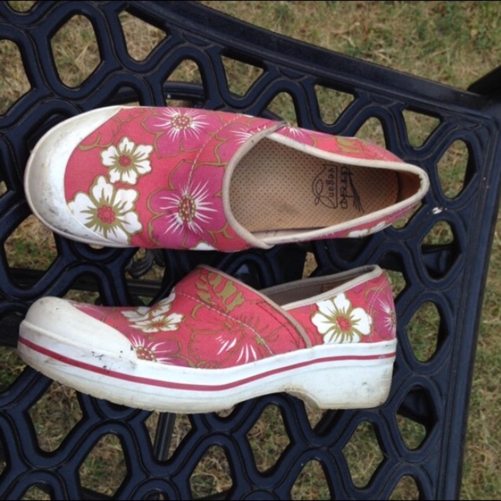 Sneaker clogs