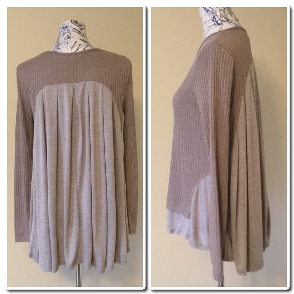 Long Sleeve Ribbed Top w/Solid Contrast - Picture 2 of 4