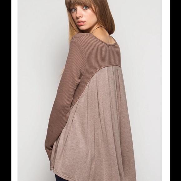 Long Sleeve Ribbed Top w/Solid Contrast - Picture 3 of 4