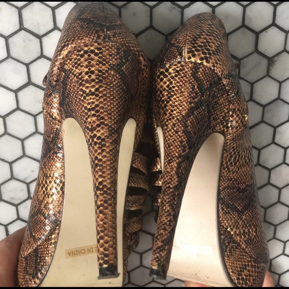 Fierce reptile stilettos 🔥 - Picture 2 of 3