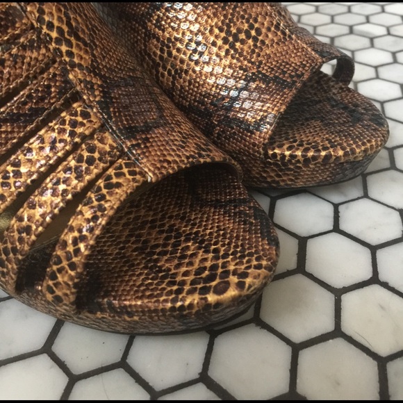 Fierce reptile stilettos 🔥 - Picture 3 of 3