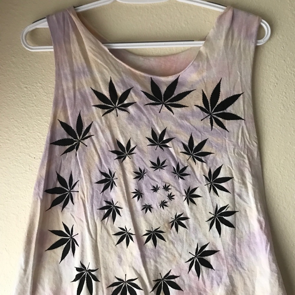 PRICE DROP 420 tank 🍃