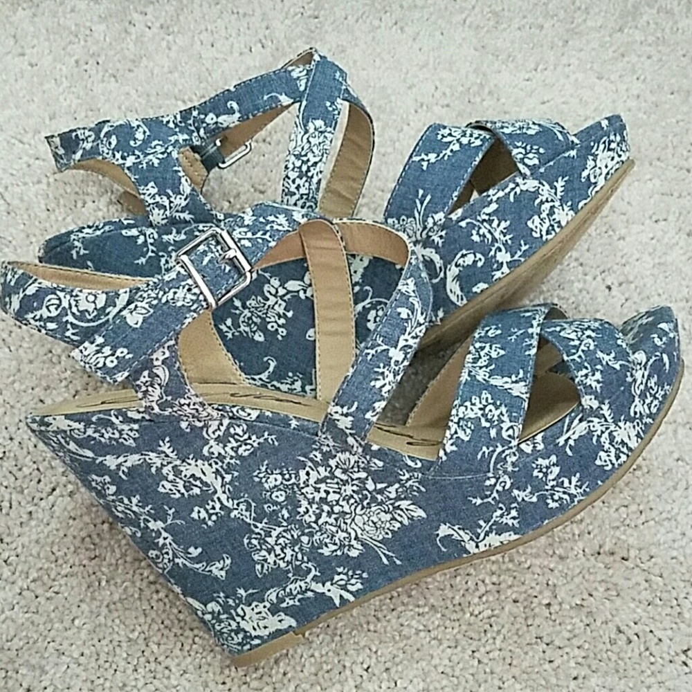 New American Rag Wedges - Picture 2 of 4