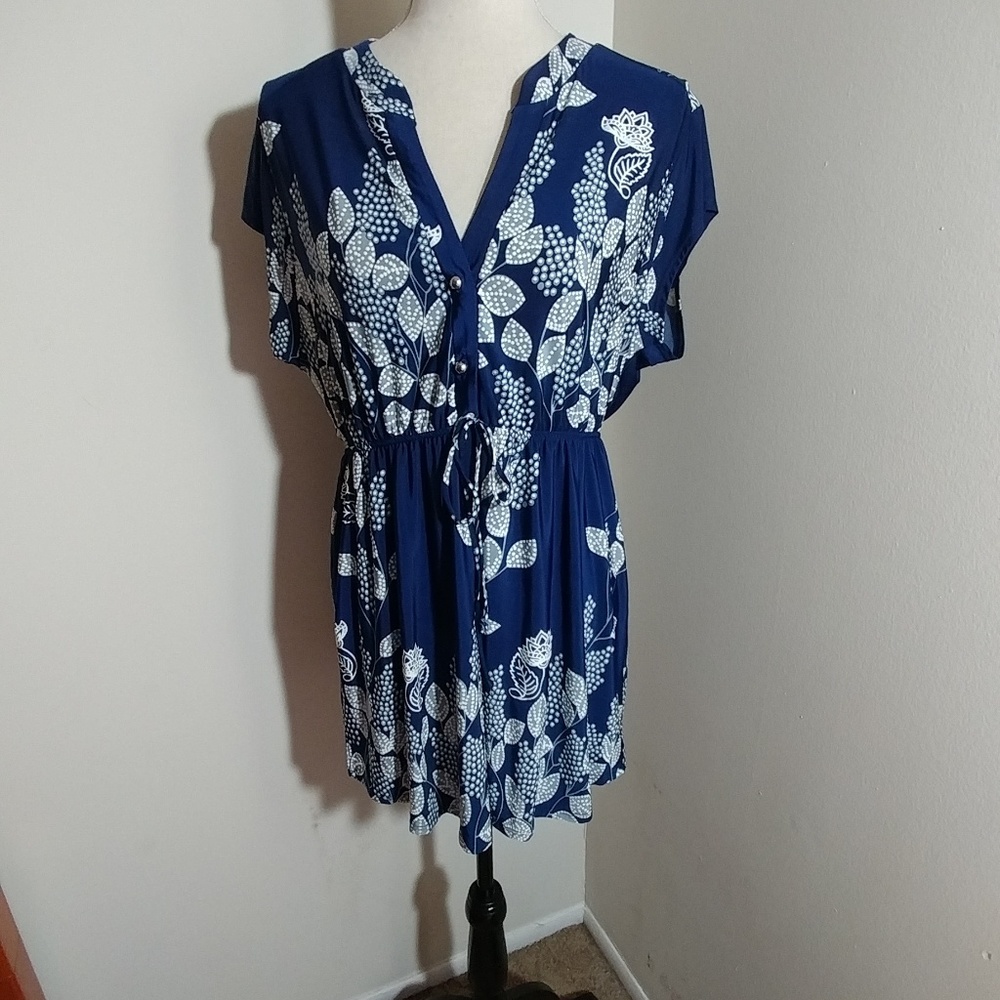 Floral paisley top--RUNS SMALL