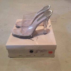 Clear pageant/modeling stage shows