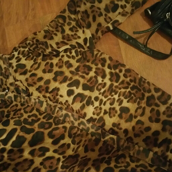 NWOT Beautifu cheetah print blouse - Picture 2 of 3