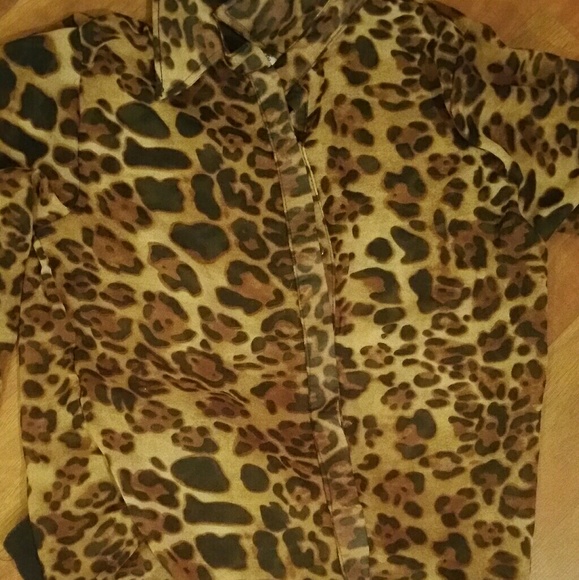 NWOT Beautifu cheetah print blouse - Picture 3 of 3
