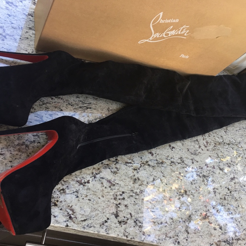 👏SOLD!👏 LOUBOUTIN Monicarina Veau Velours Boots