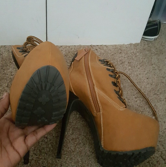 Heeled construction boots - Picture 4 of 4