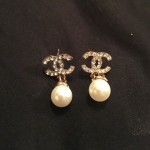 Gold pearl earrings