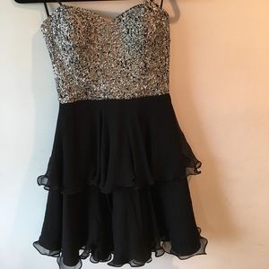 Scala Strapless, Size 4, Black, Silver Sequin