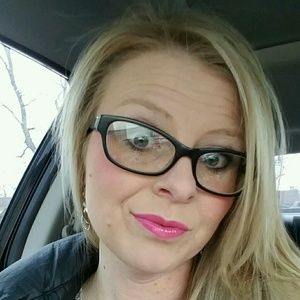 Meet your Posher, Caressa