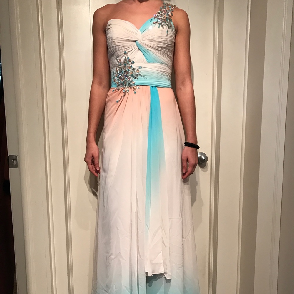 Beautiful prom/homecoming dress.