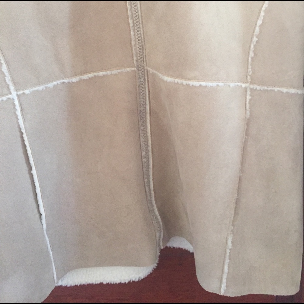 Great condition, looks like suede - Picture 2 of 3