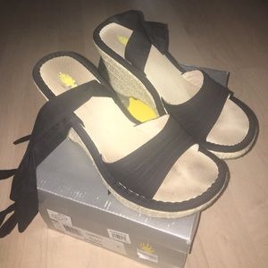 Volatile Sandal