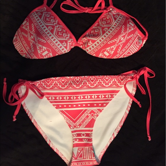 👙Coral & White Two-piece Swimsuit NWT 👙 - Picture 3 of 3